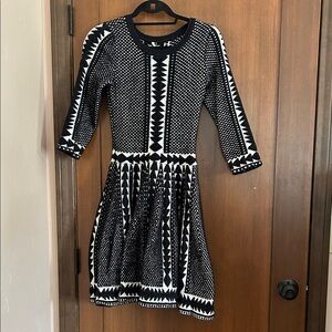 Top shop size 4 Black & White Patterned Knit Fit-and-Flare Dress